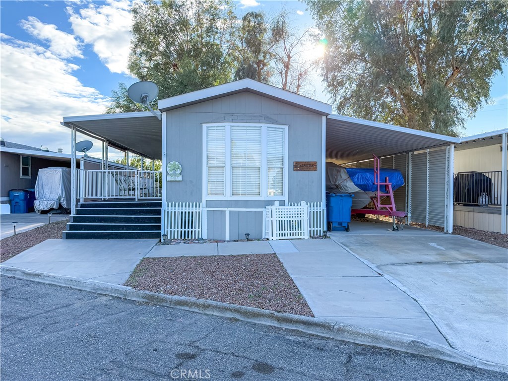 547 Channel Way Property Photo 1