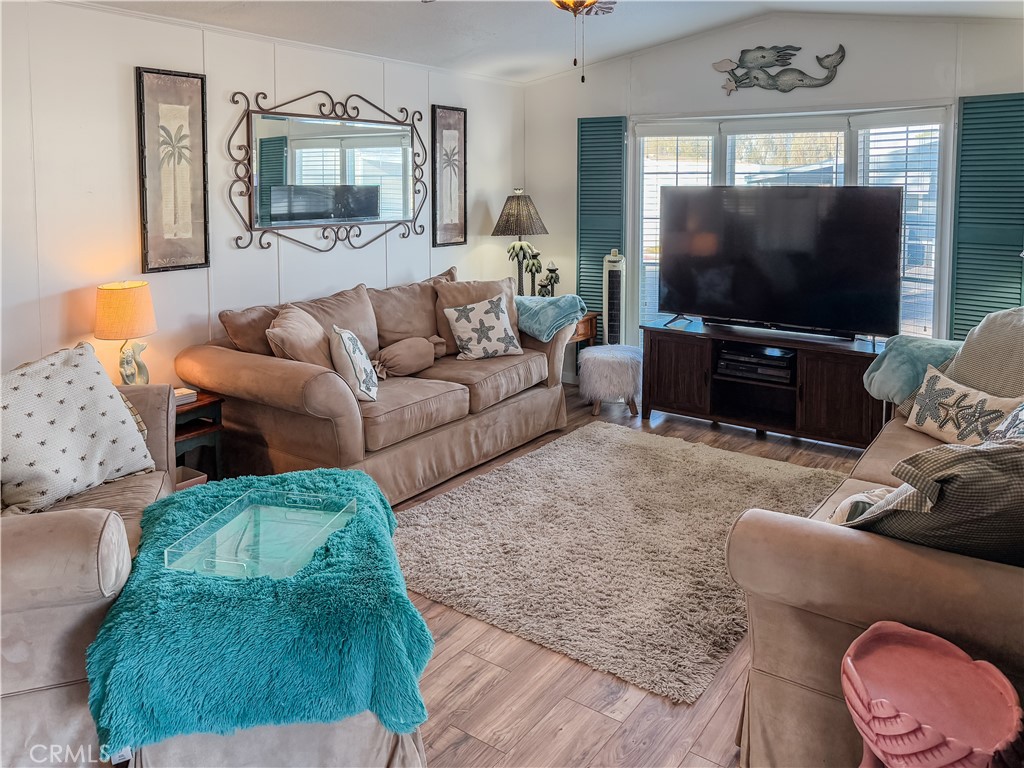 547 Channel Way Property Photo 3