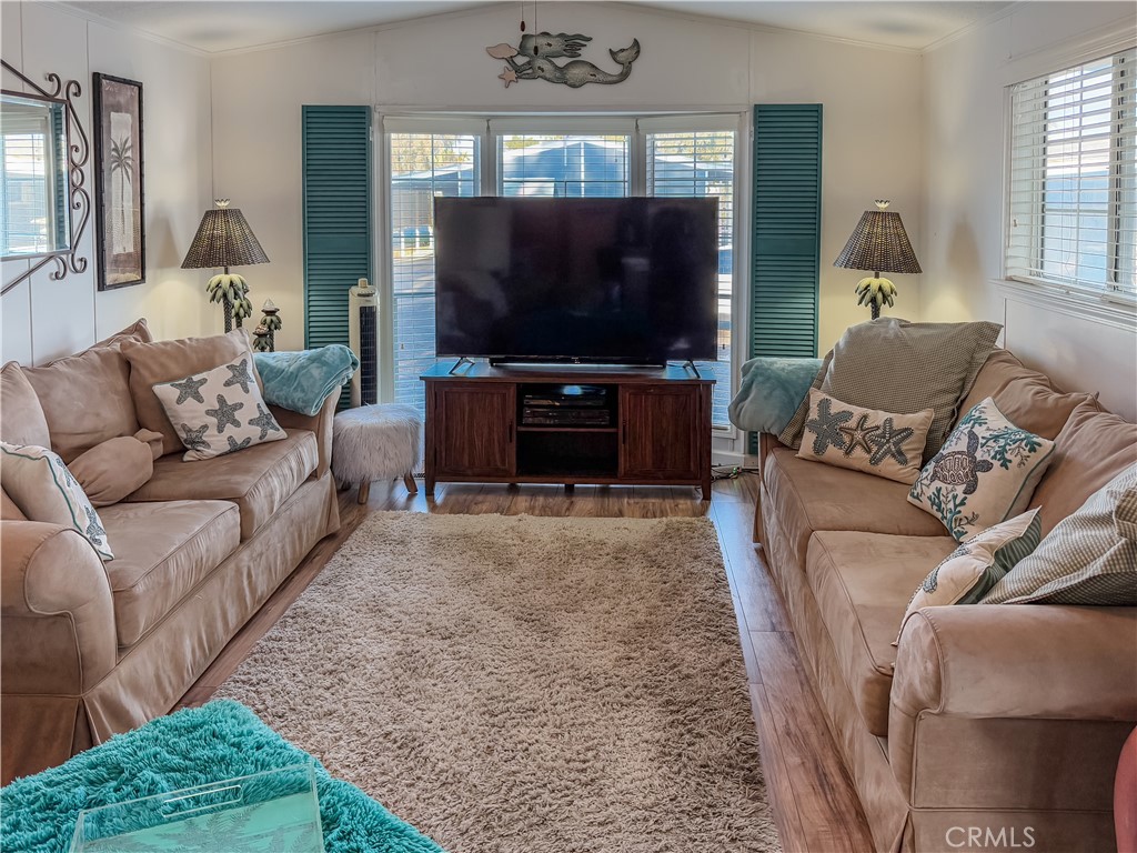 547 Channel Way Property Photo 4