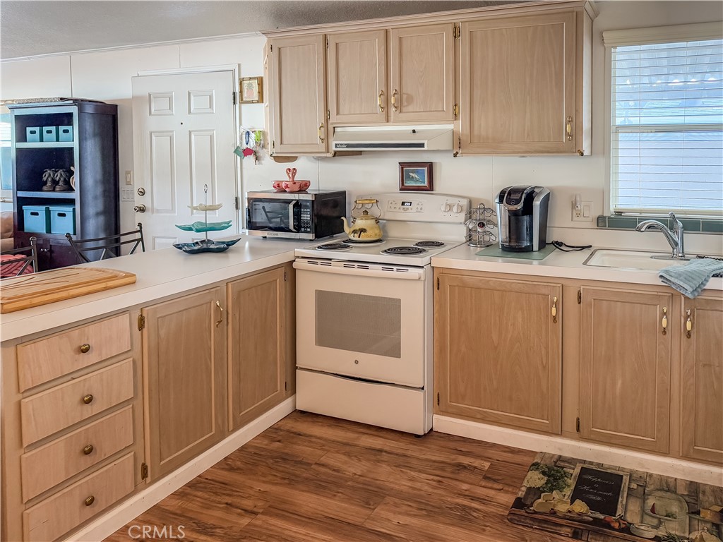547 Channel Way Property Photo 6