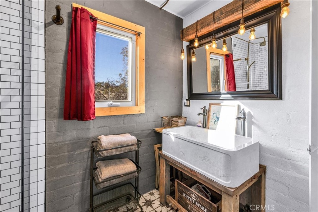 6572 Bullion Avenue Property Photo 25