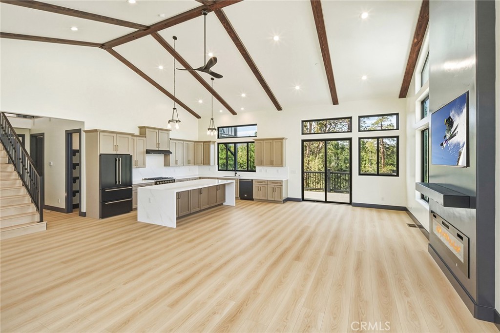445 Woodcreek Property Photo 3