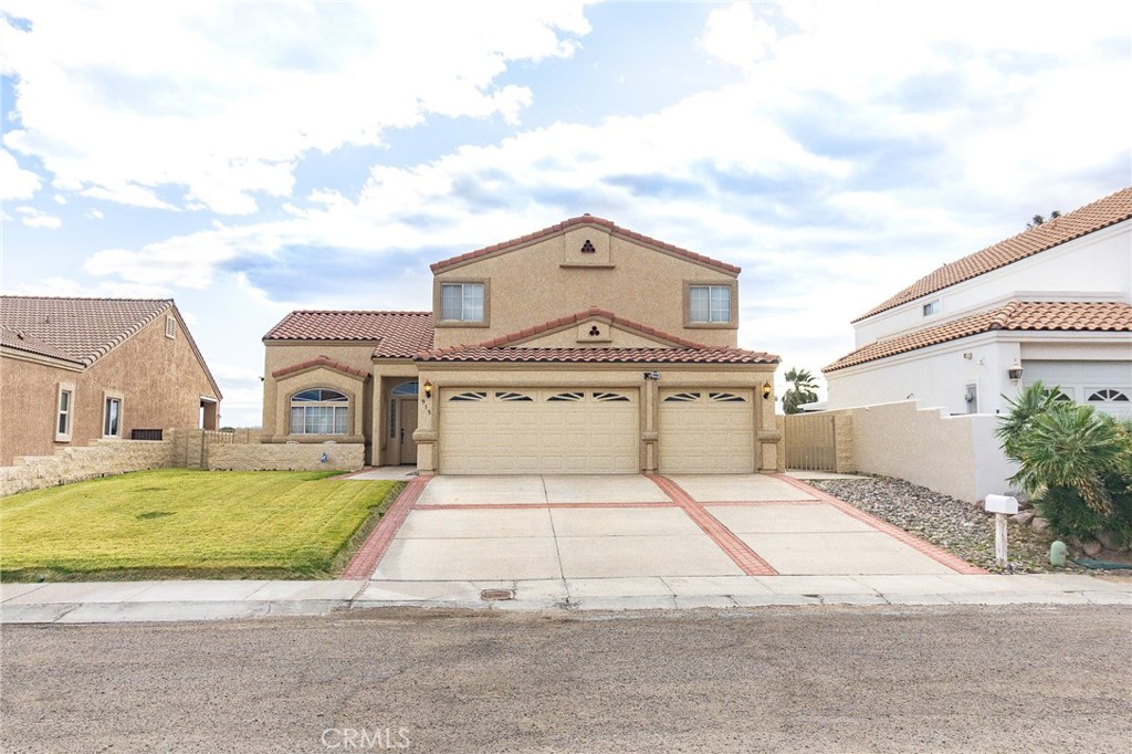 915 Beach Drive Property Photo 1