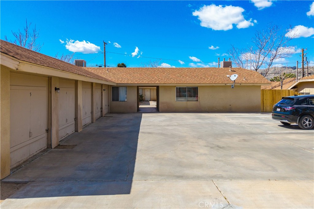 7428 Cherokee Property Photo 10