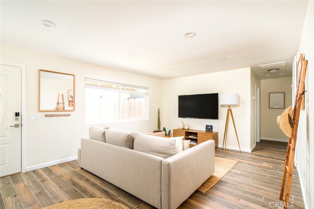 62016 Valley View Property Photo 3