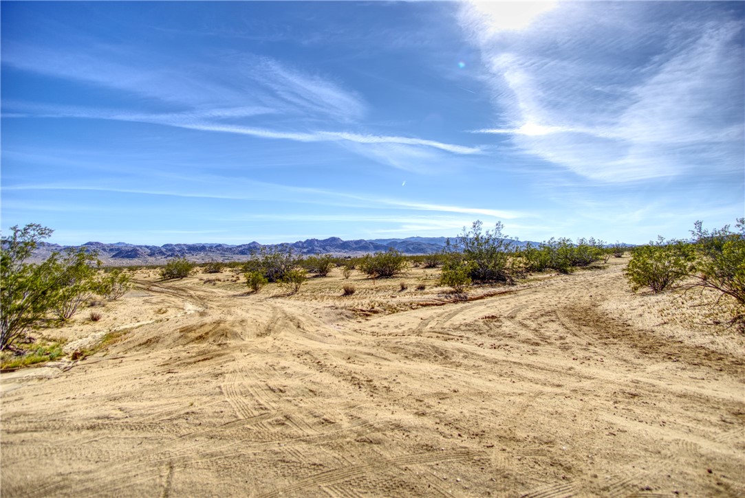 64533 3rd Street Property Photo 2