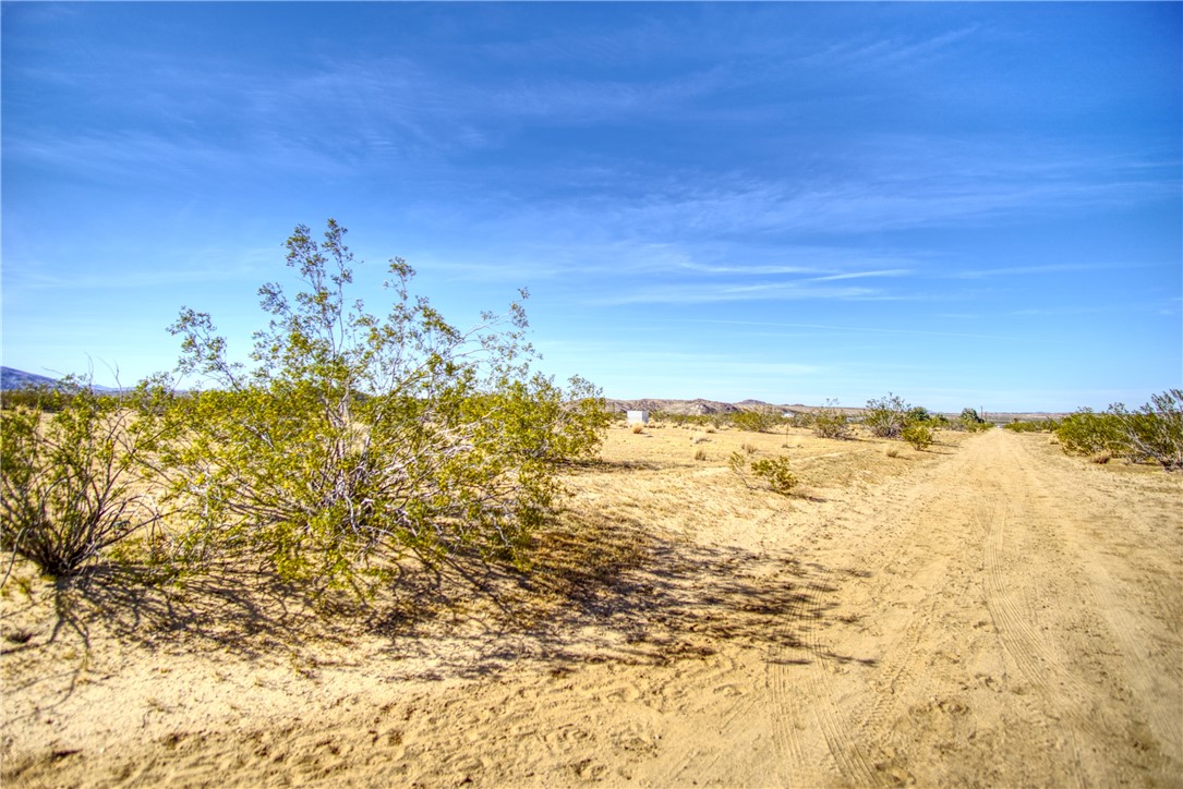 64533 3rd Street Property Photo 3