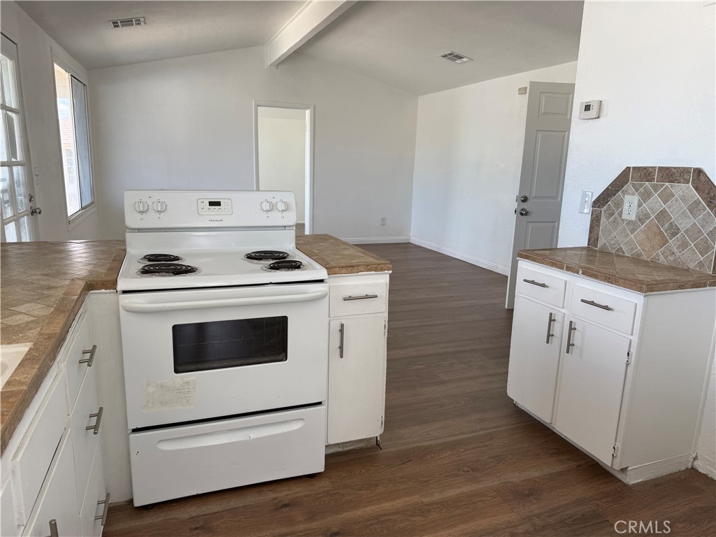 323 E Property Photo 7