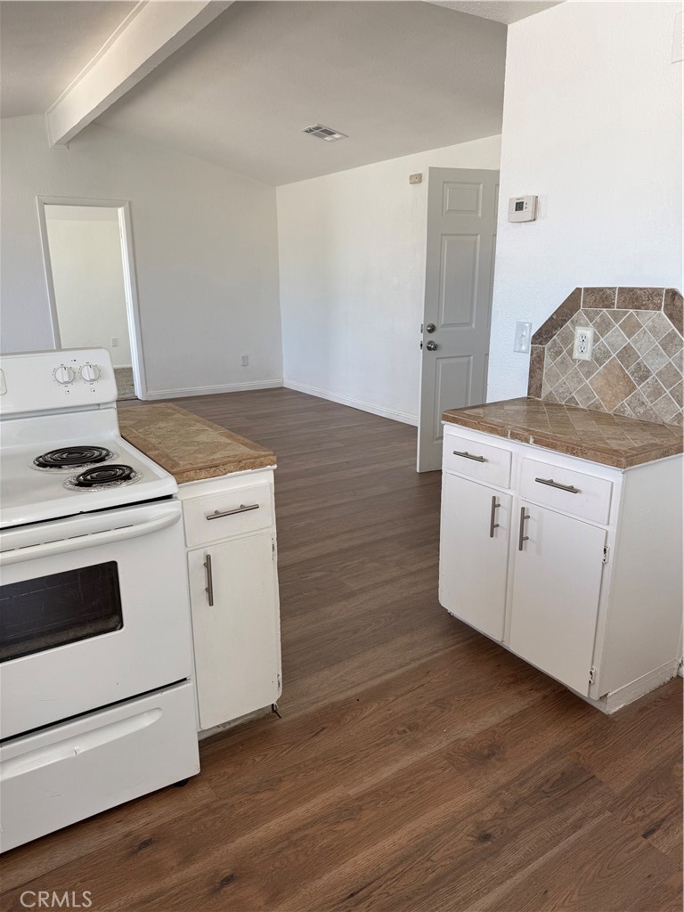 323 E Property Photo 9