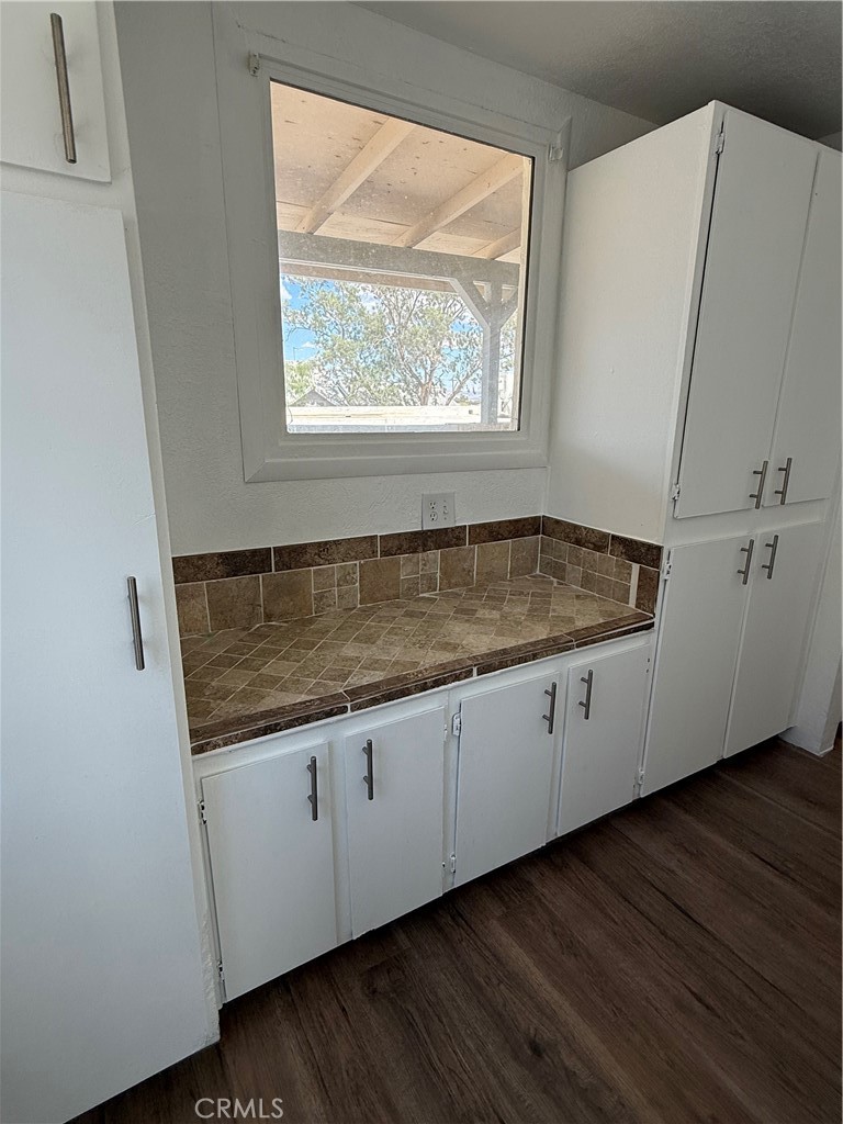 323 E Property Photo 10