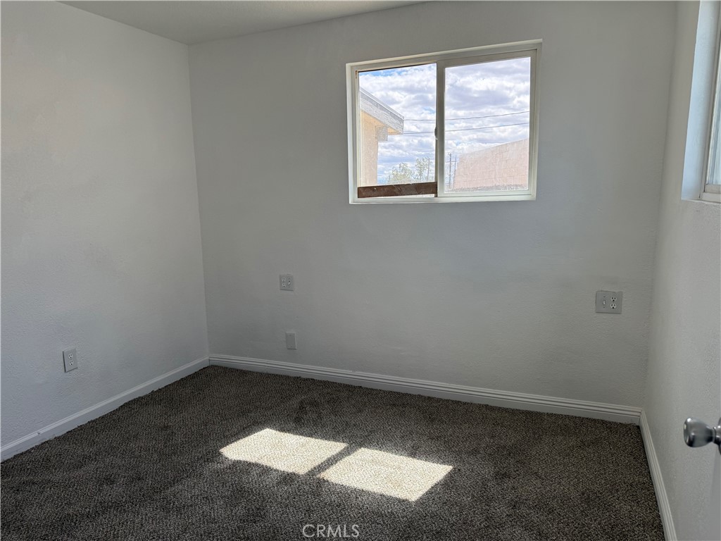 323 E Property Photo 11