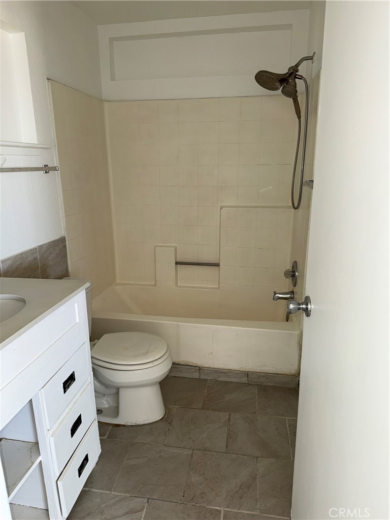 323 E Property Photo 12