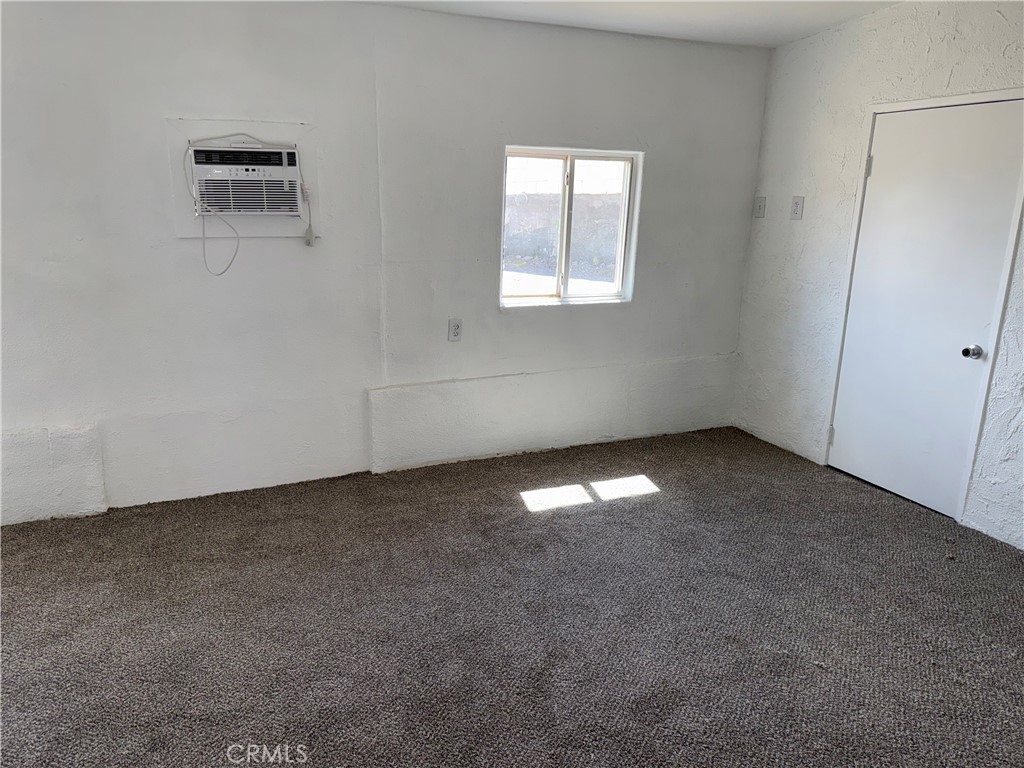323 E Property Photo 13
