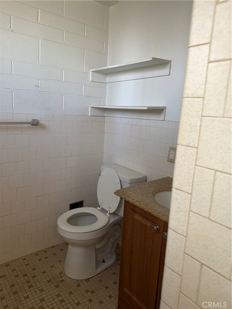 323 E Property Photo 19