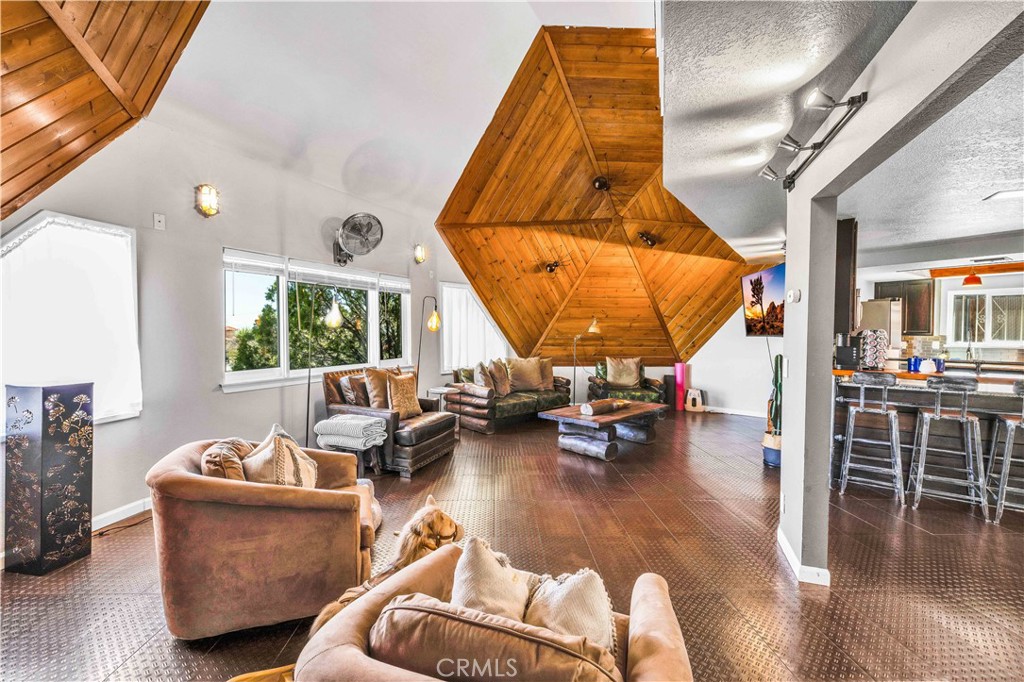 6888 Sunnyhill Road Property Photo 6
