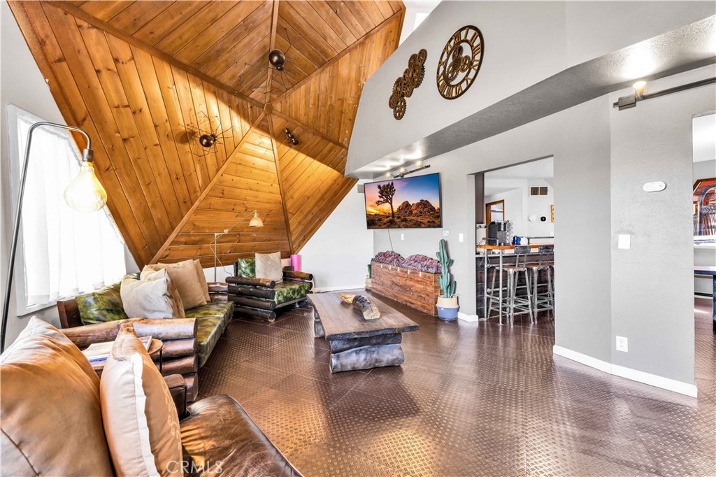 6888 Sunnyhill Road Property Photo 7