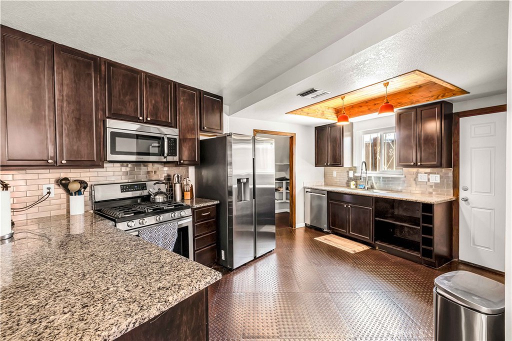 6888 Sunnyhill Road Property Photo 10