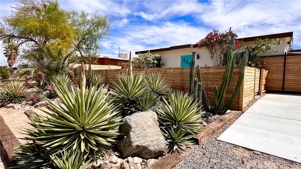 74885 Serrano Dr Property Photo 3