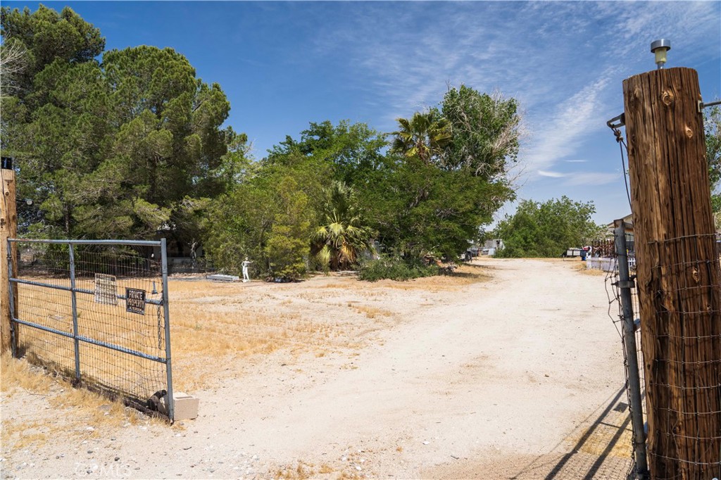1471 Cherokee Property Photo 3