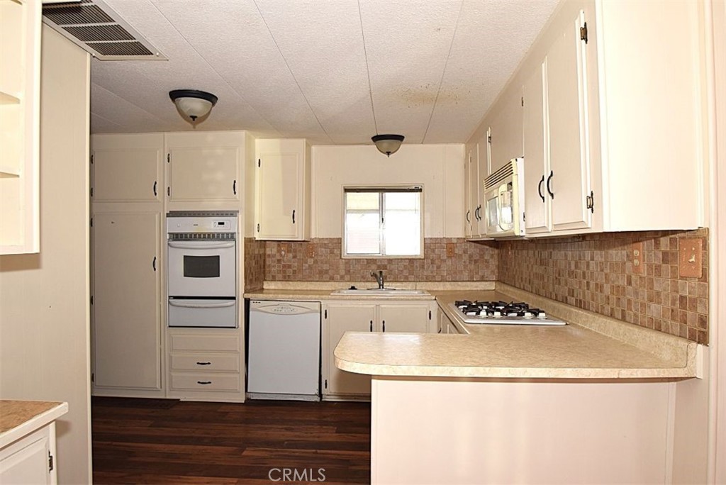 56254 29 Palms Highway 30 Property Photo 6