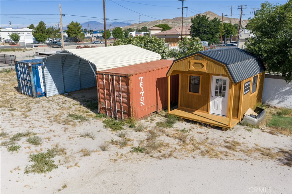 2909 Sierra Highway Property Photo 9
