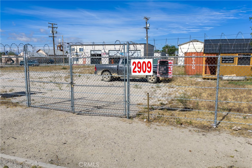 2909 Sierra Highway Property Photo 10