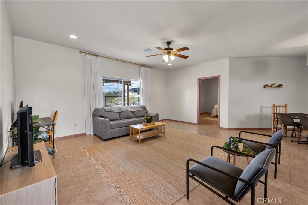 7425 Kellogg Avenue Property Photo 7