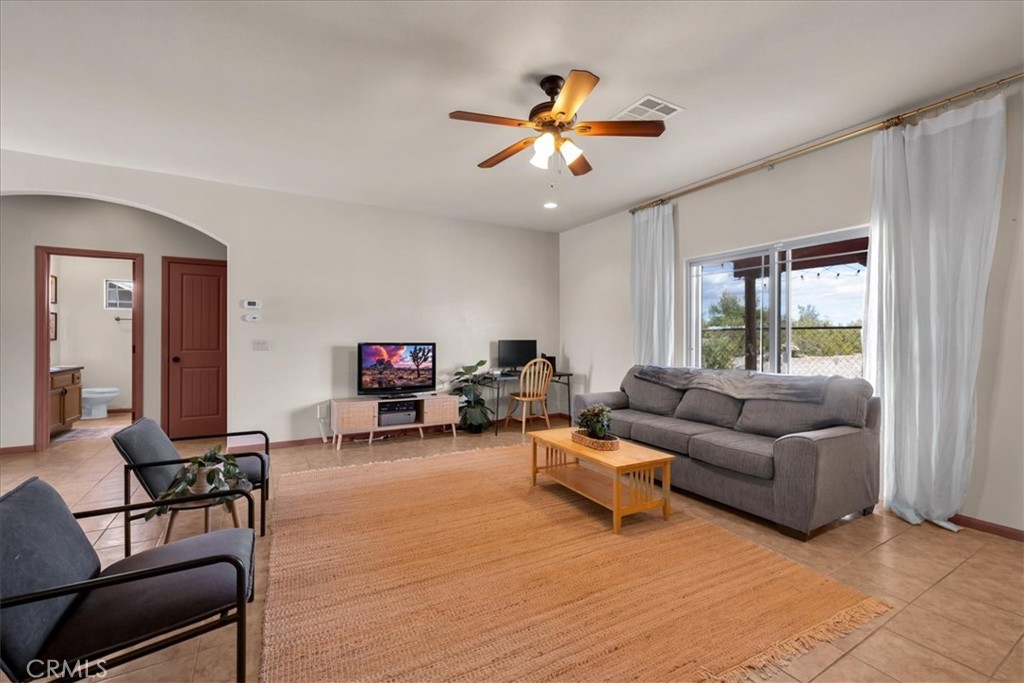 7425 Kellogg Avenue Property Photo 10
