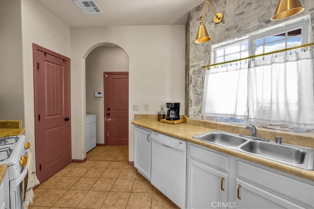 7425 Kellogg Avenue Property Photo 13