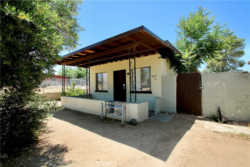 7634 Fox A & B Property Photo 1