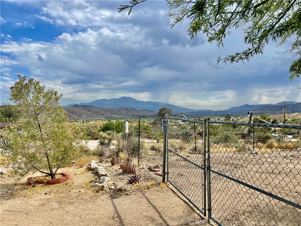 52390 Altadena Property Photo 3