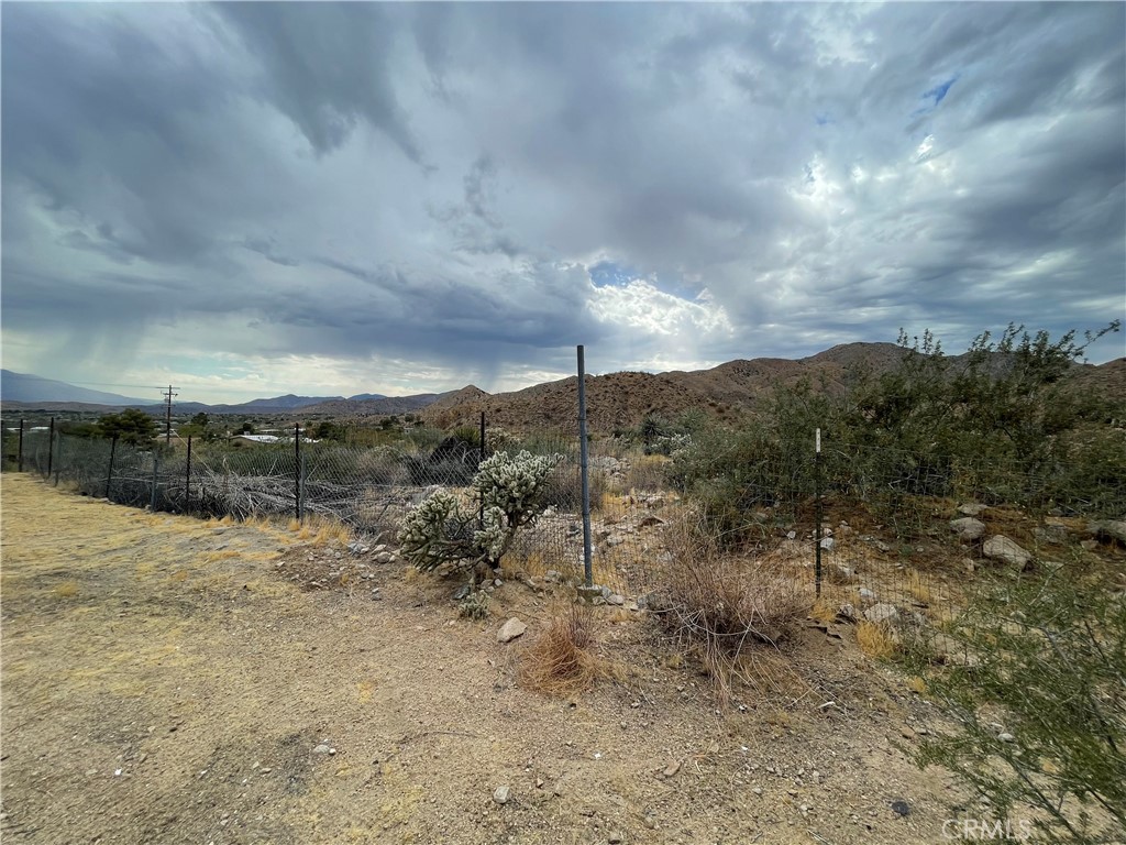 52390 Altadena Property Photo 5