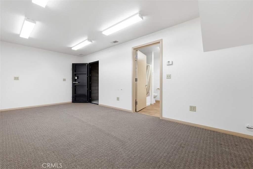 52390 Altadena Property Photo 14