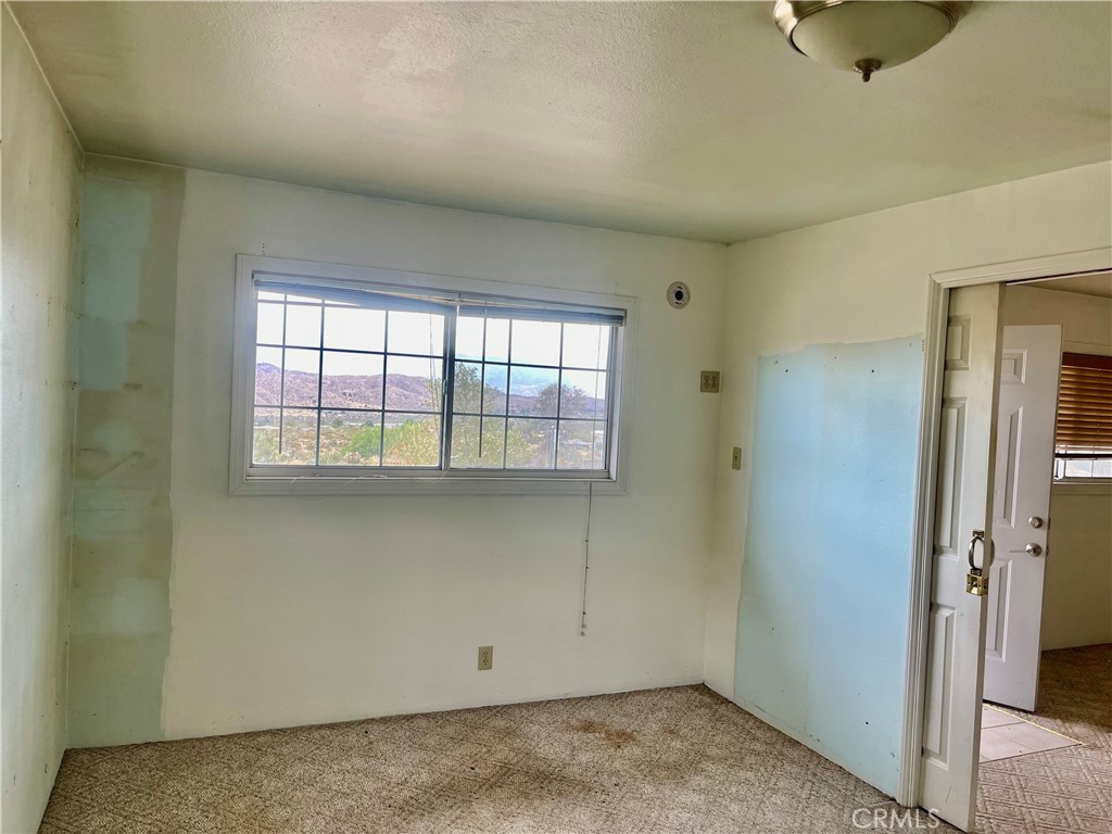 52390 Altadena Property Photo 19