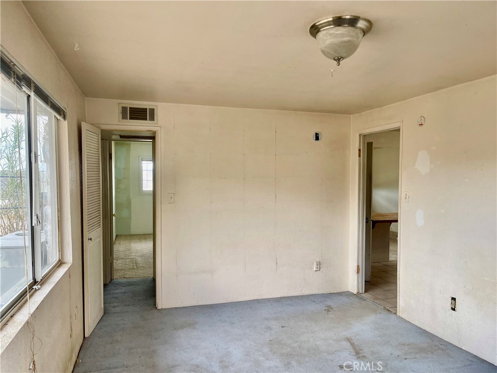 52390 Altadena Property Photo 20