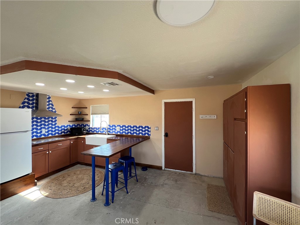 5226 Henry Road Property Photo 4