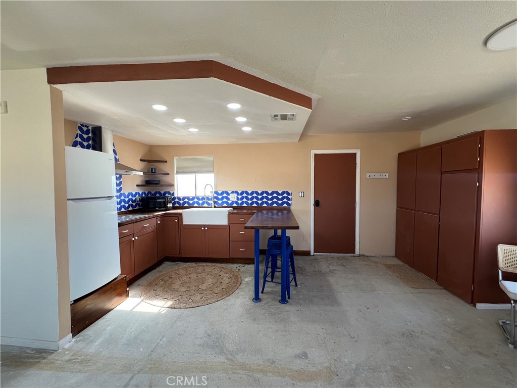5226 Henry Road Property Photo 5