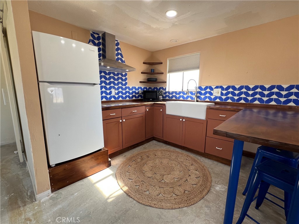 5226 Henry Road Property Photo 6