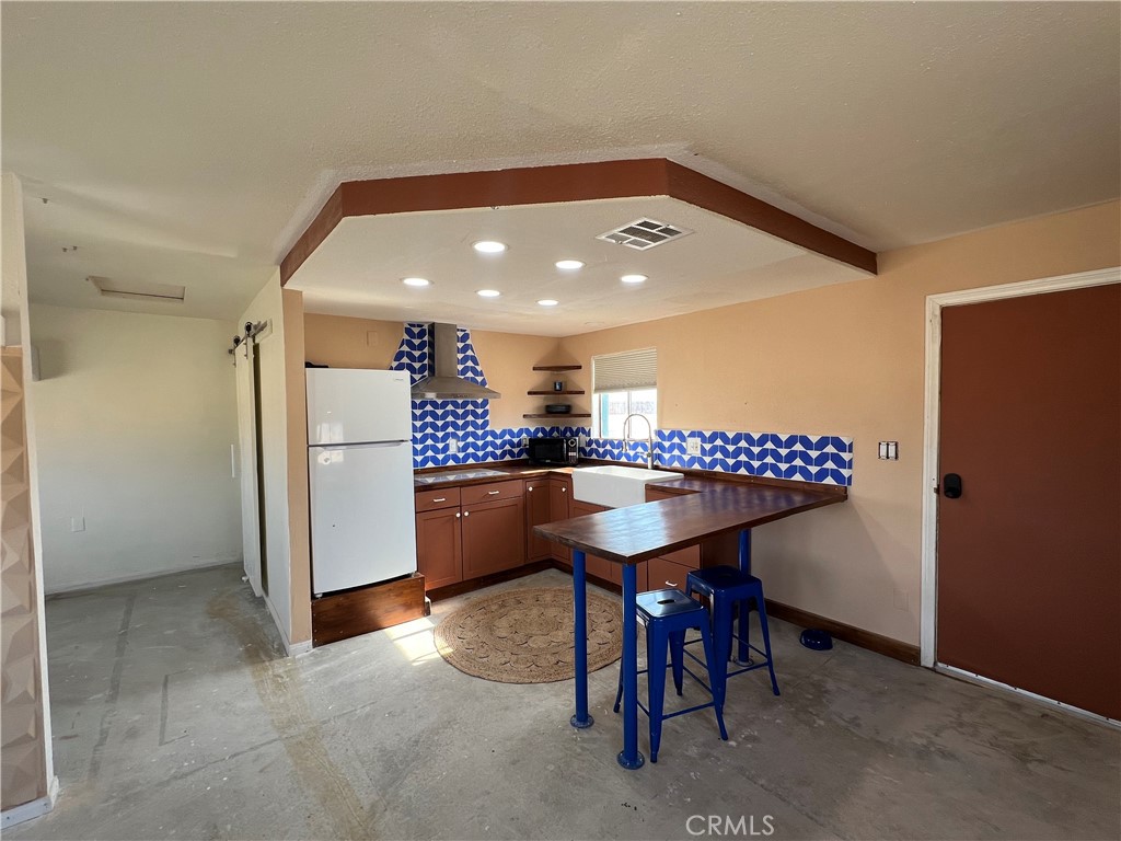 5226 Henry Road Property Photo 7