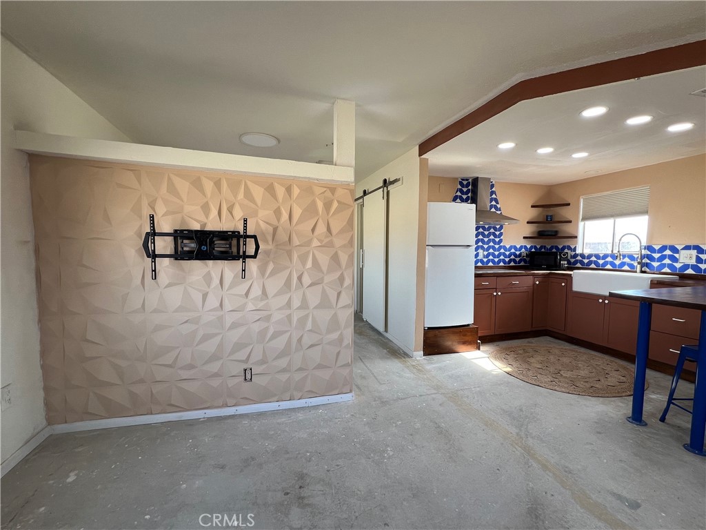 5226 Henry Road Property Photo 8