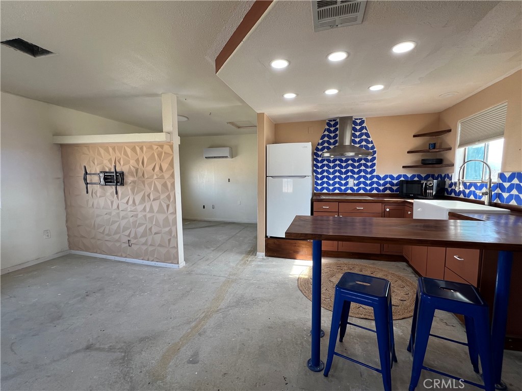5226 Henry Road Property Photo 9