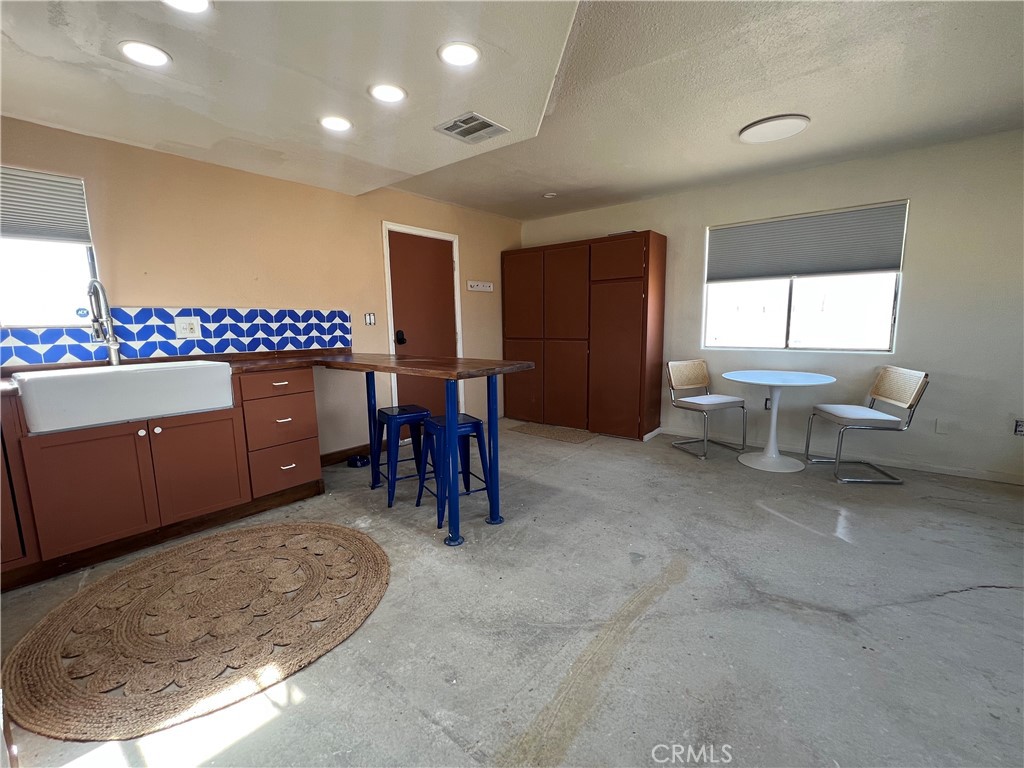 5226 Henry Road Property Photo 11