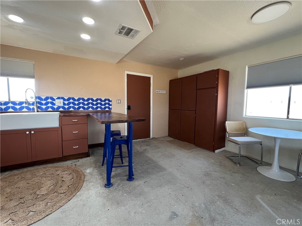 5226 Henry Road Property Photo 15