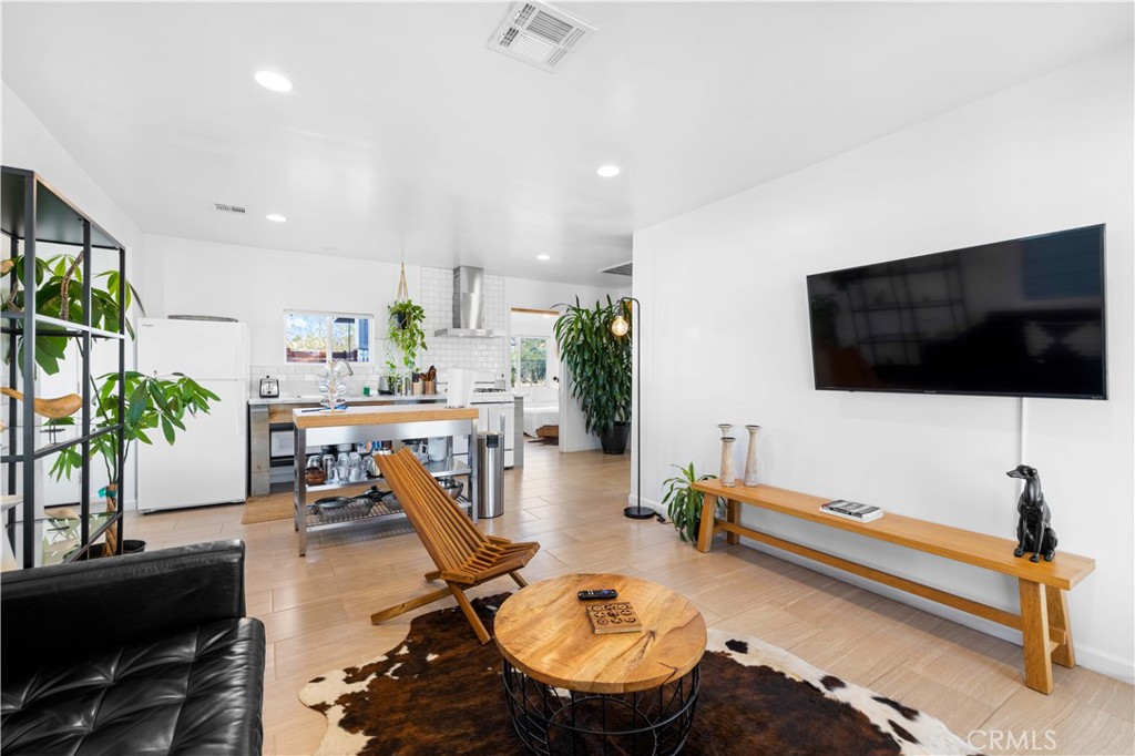 61879 Valley View Circle Property Photo 3