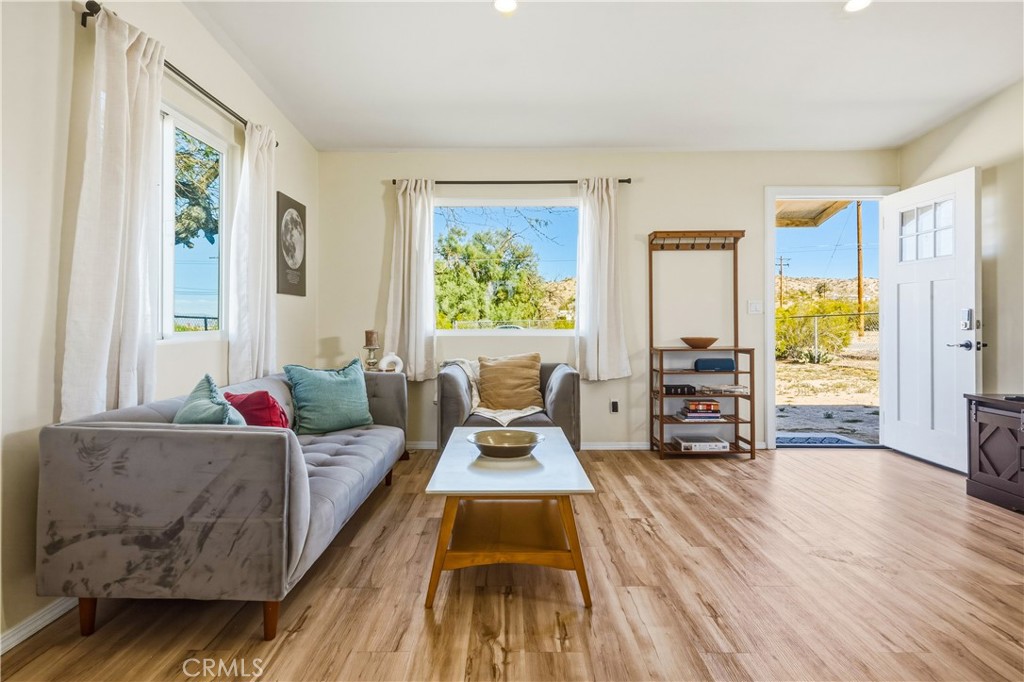 6546 Rose Ellen Avenue Property Photo 8