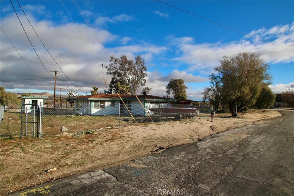 57136 Navajo Trail Property Photo 5
