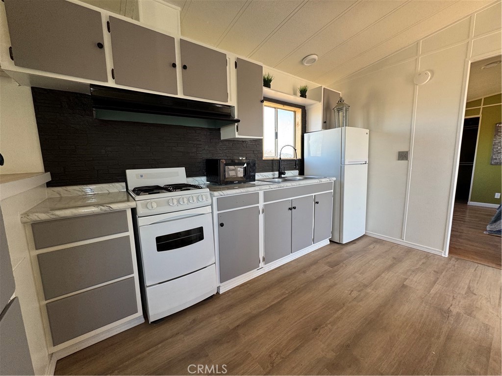 3423 Canyon Property Photo 4
