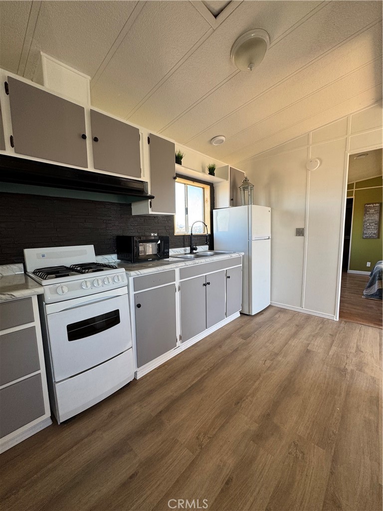 3423 Canyon Property Photo 7
