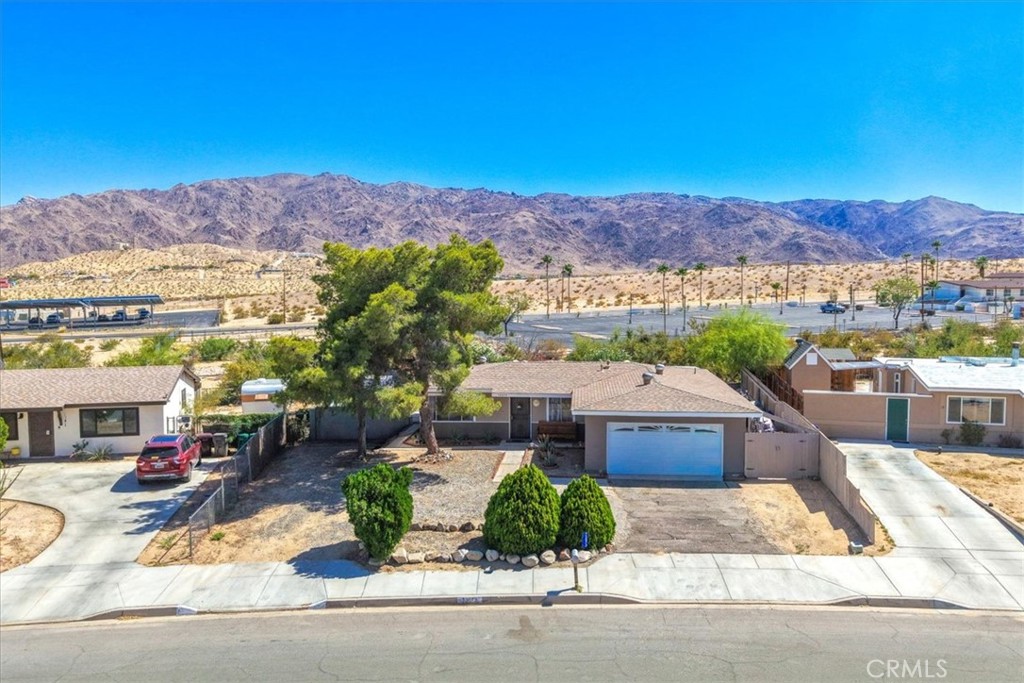 73073 Sun Valley Property Photo 1