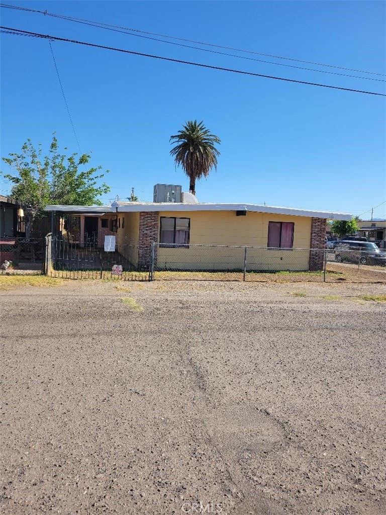 206 Chestnut Property Photo 3